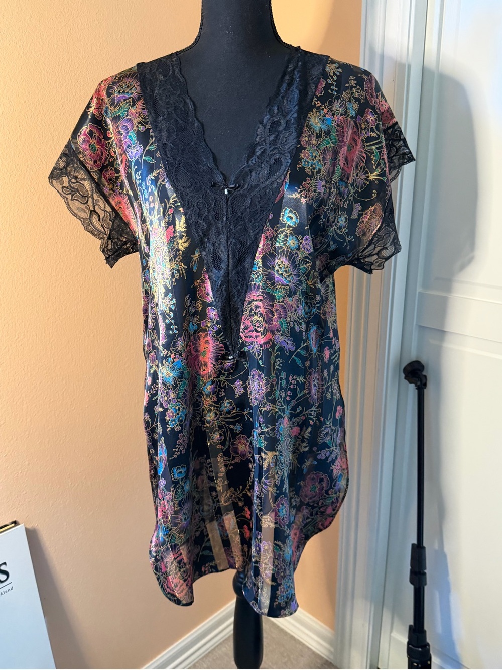 Black Floral Lace-Trim Women's Chemise Nightgown